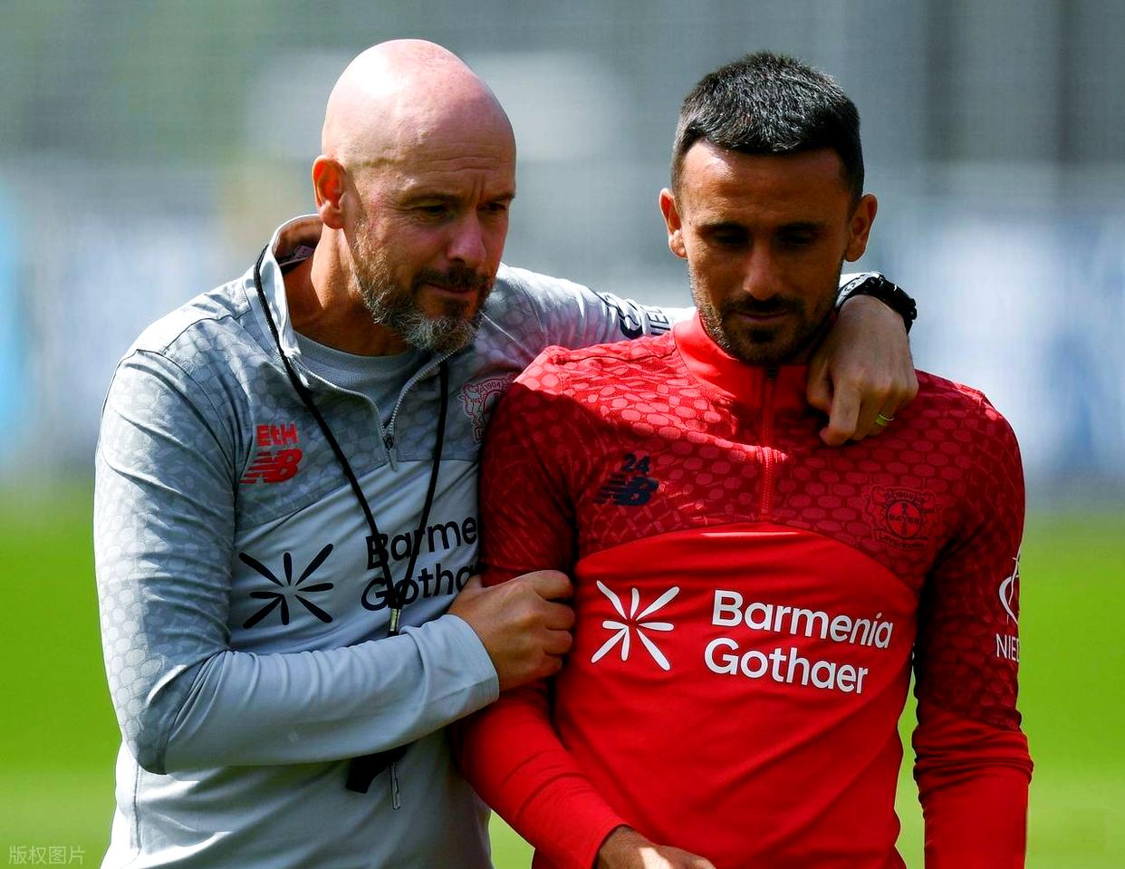 九游网页版入口-包含赛地聚焦——全明星赛冲刺阶段热度飙升，勒沃库森绝杀压哨，质疑声仍在，控场能力受关注的词条